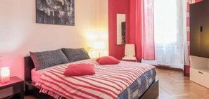 Skrivbord, ljudisolering, strykjärn/strykbräda och gratis wi-fi