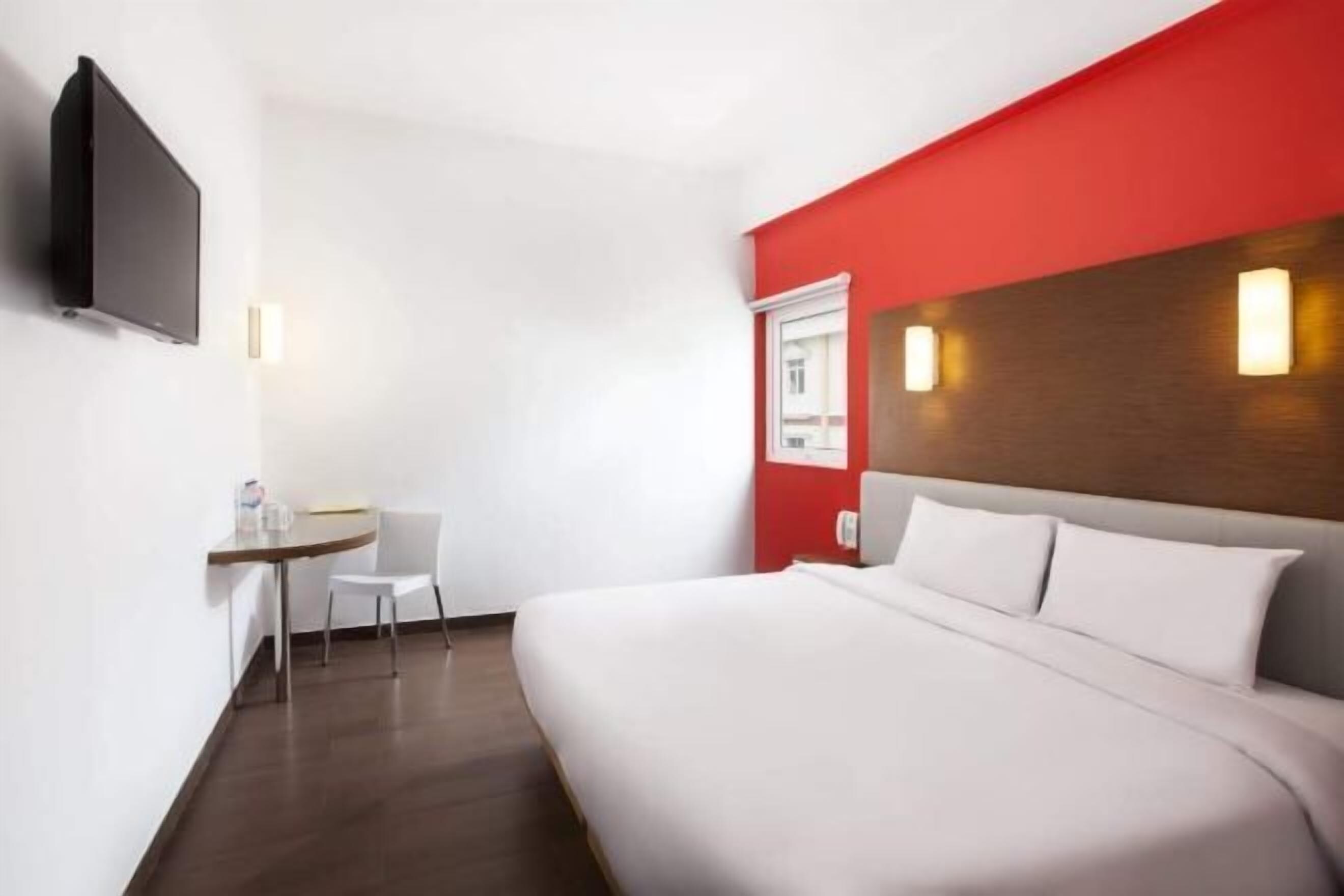 Coffre-fort, bureau, accès au Wi-Fi (inclus), literie fournie