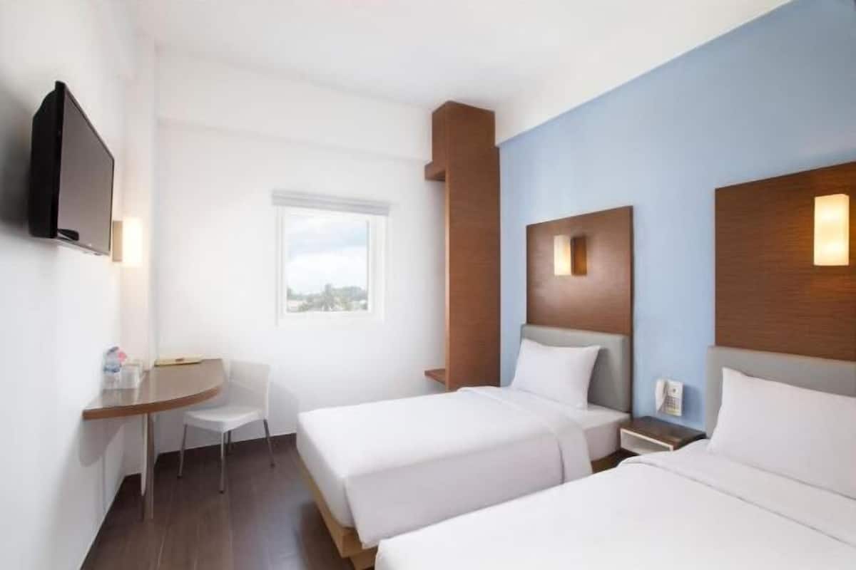 Een kluis op de kamer, een bureau, gratis wifi, beddengoed
