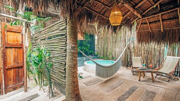 Standard Suite, Garden View, Near Main Street (Brassia Suite) | Terasz/udvar