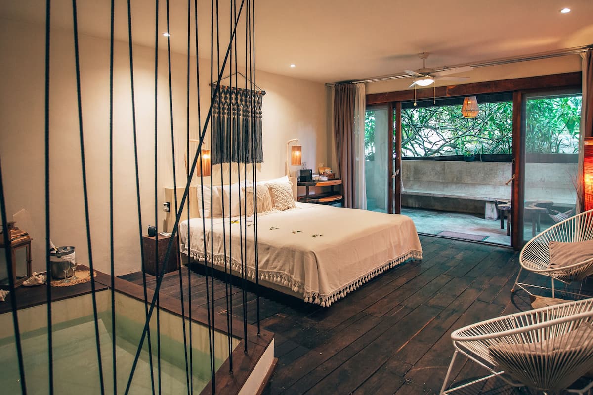 1 bedroom, premium bedding, minibar, in-room safe