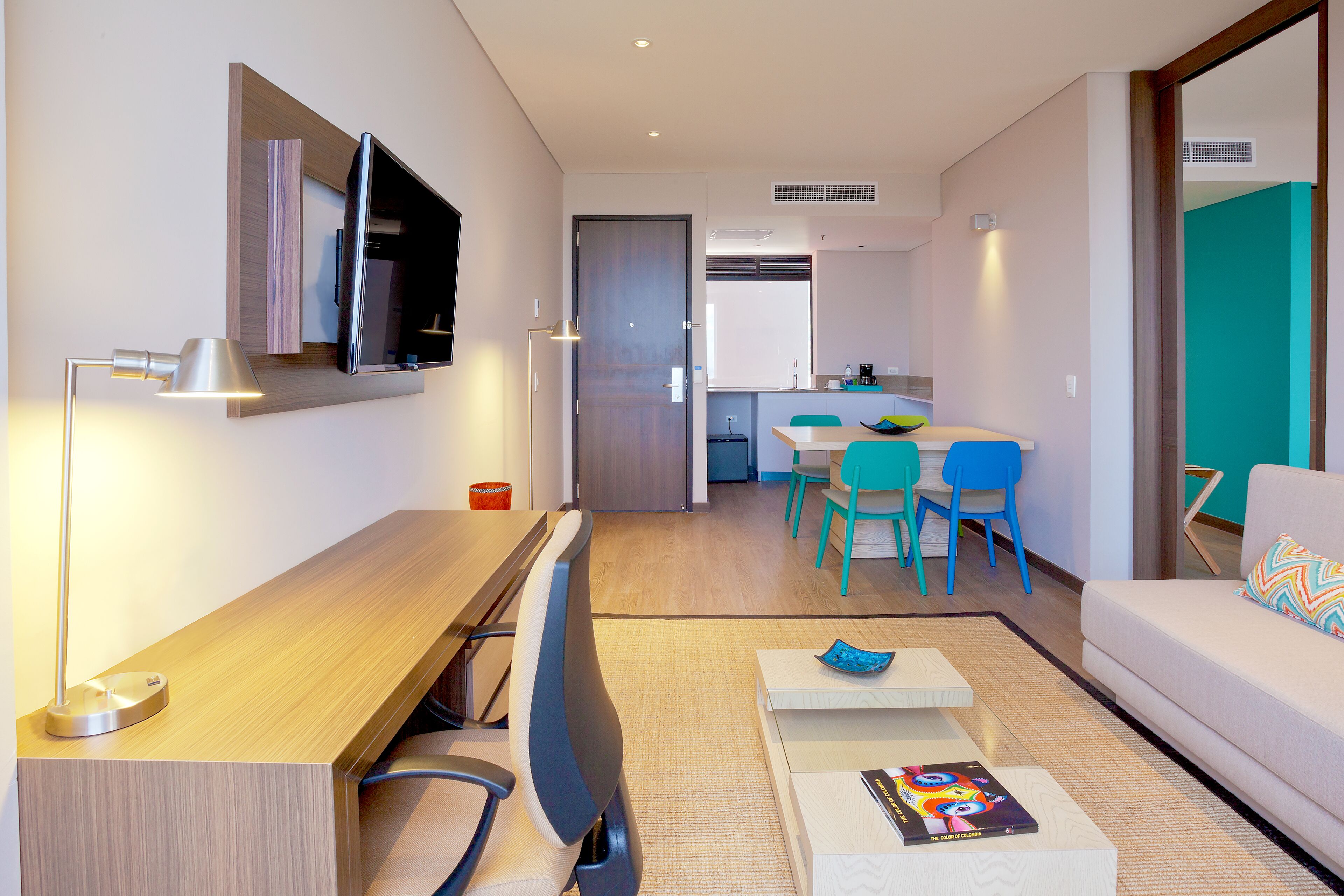 fridge, coffee/tea maker