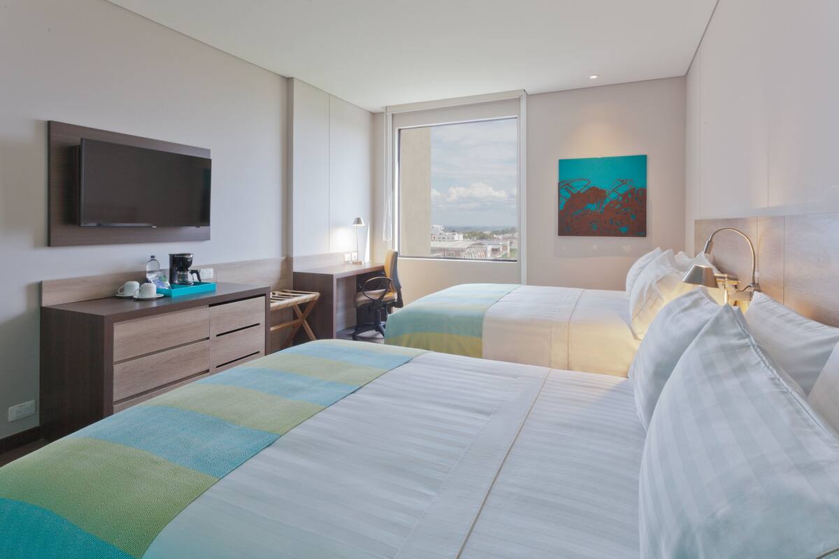 Quarto standard, 2 camas de casal | Frigobar, cofres nos quartos, escrivaninha
