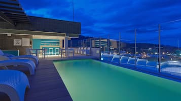 Outdoor pool, pool loungers