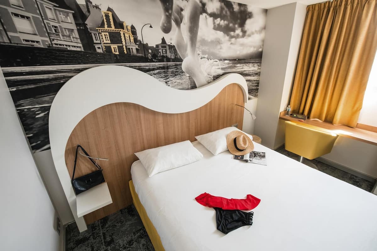 Standard Room, 1 Double Bed | Premium bedding, desk, blackout drapes, soundproofing