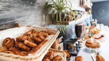 Petit déjeuner compris