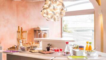 Free daily buffet breakfast