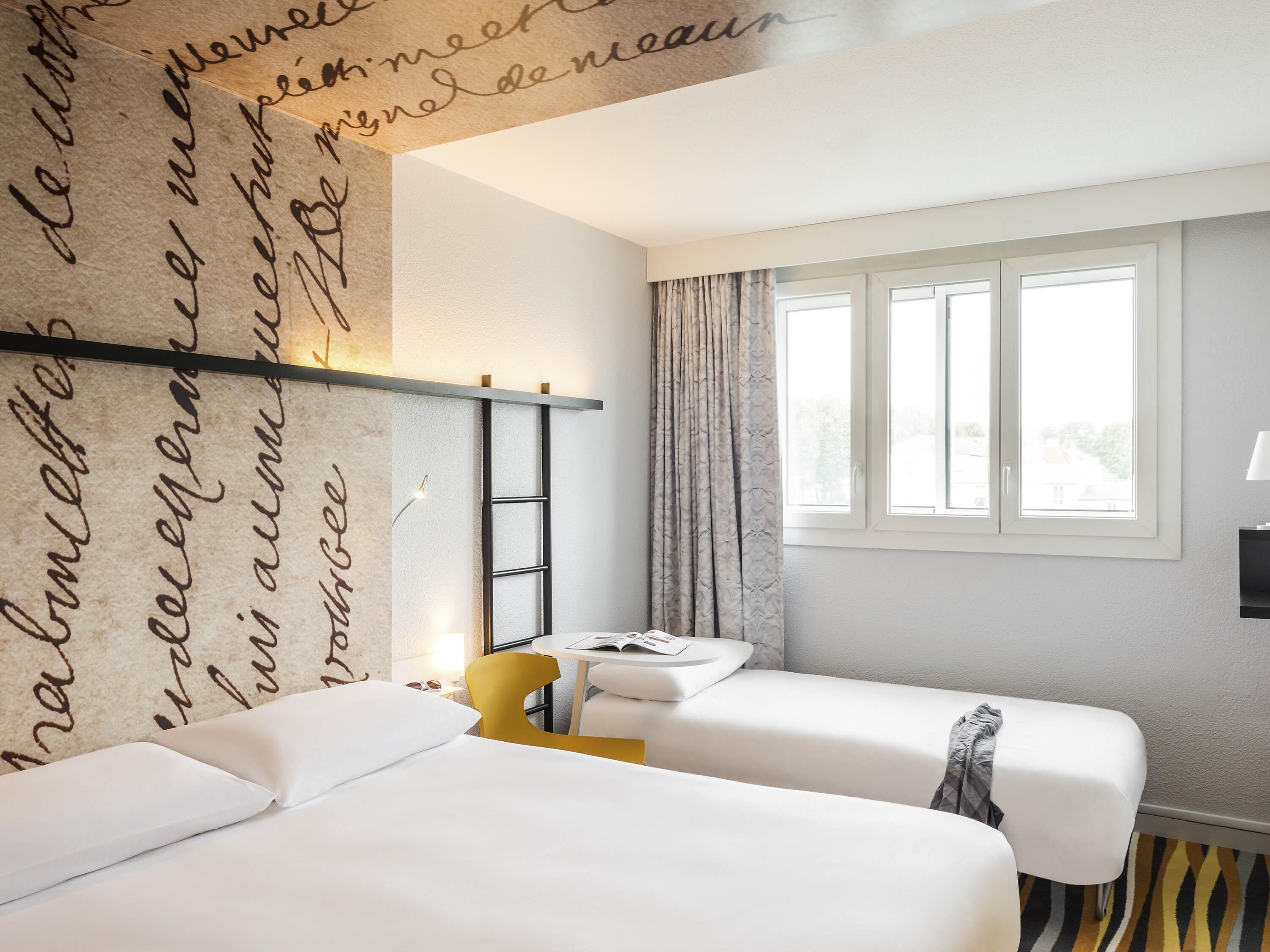 Chambre Double, 1 lit double et 1 canapé-lit | Literie de qualité supérieure, bureau, chambres insonorisées