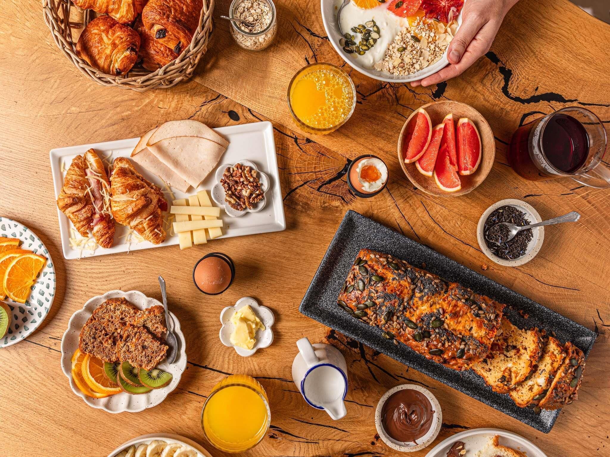 Free daily buffet breakfast