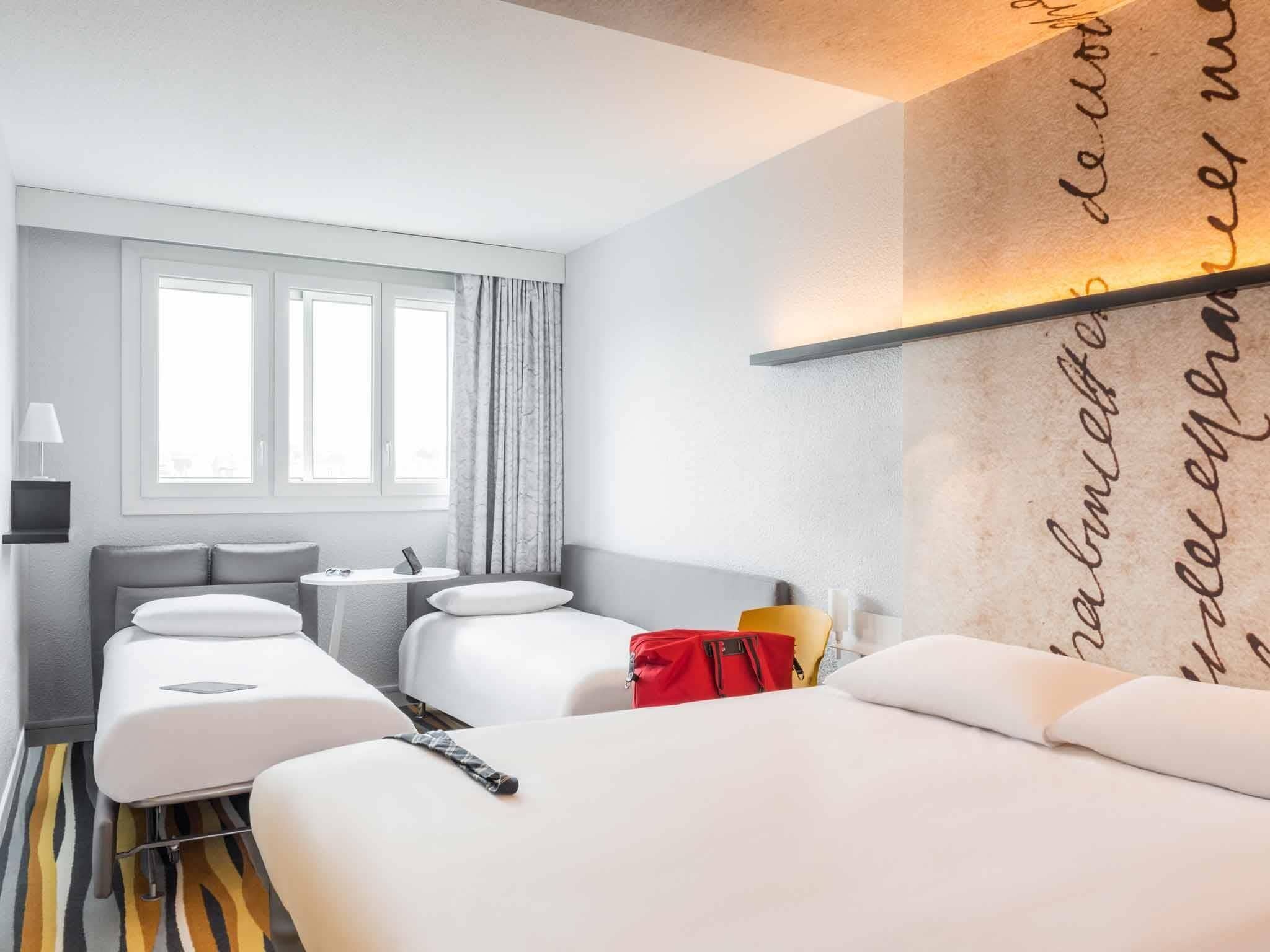 Quadruple Room, Multiple Beds | Premium bedding, desk, soundproofing, free WiFi