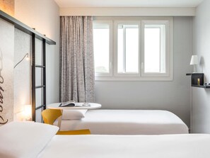 Premium bedding, desk, soundproofing, free WiFi