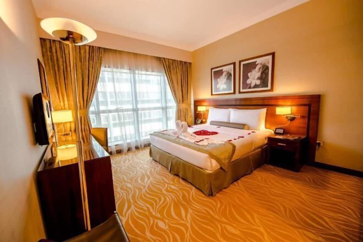 2 bedrooms, in-room safe, desk, soundproofing