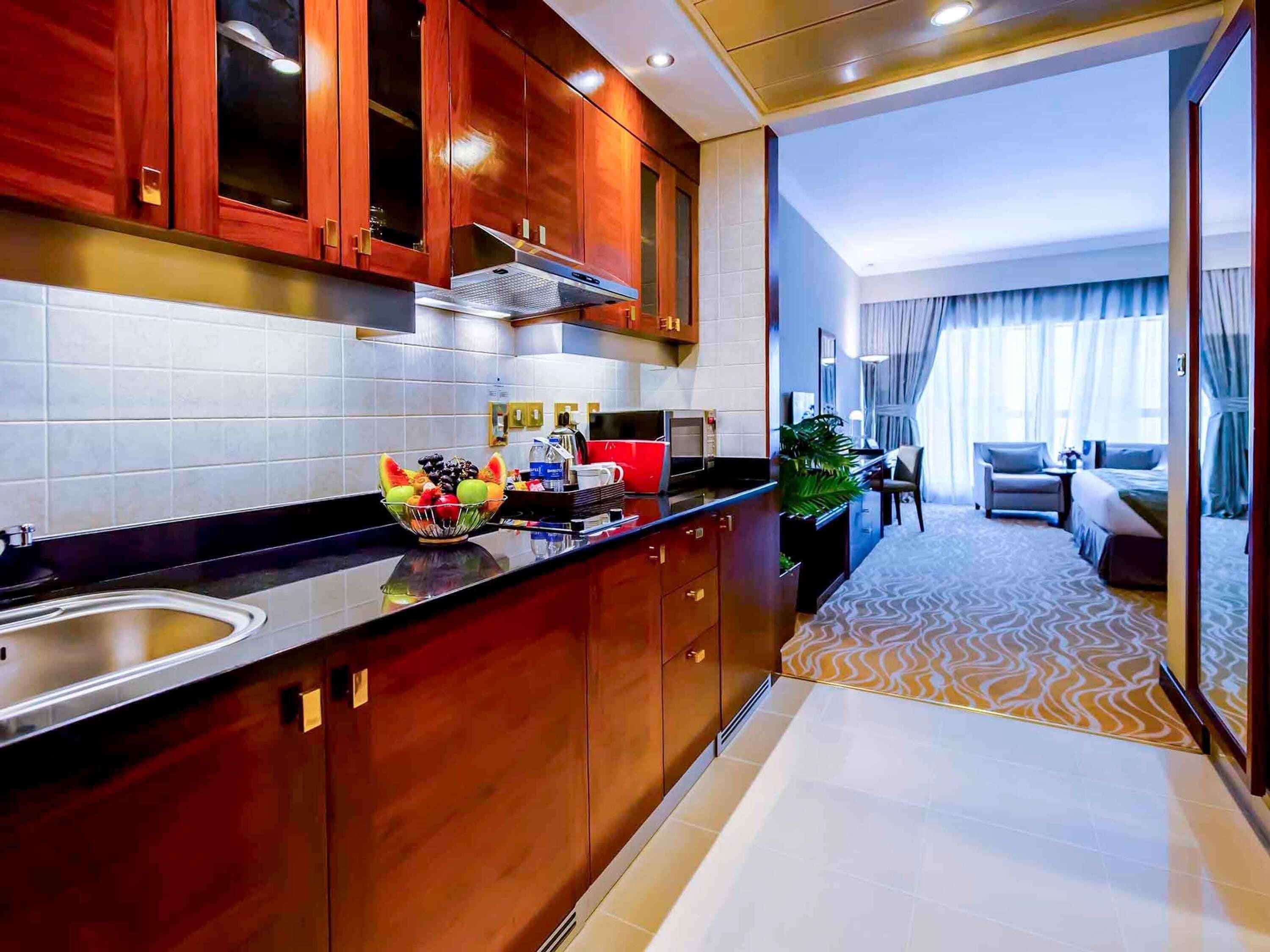 Estudio, 1 cama King size | Caja de seguridad en la habitación, escritorio y insonorización 