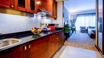 Caja de seguridad en la habitación y escritorio