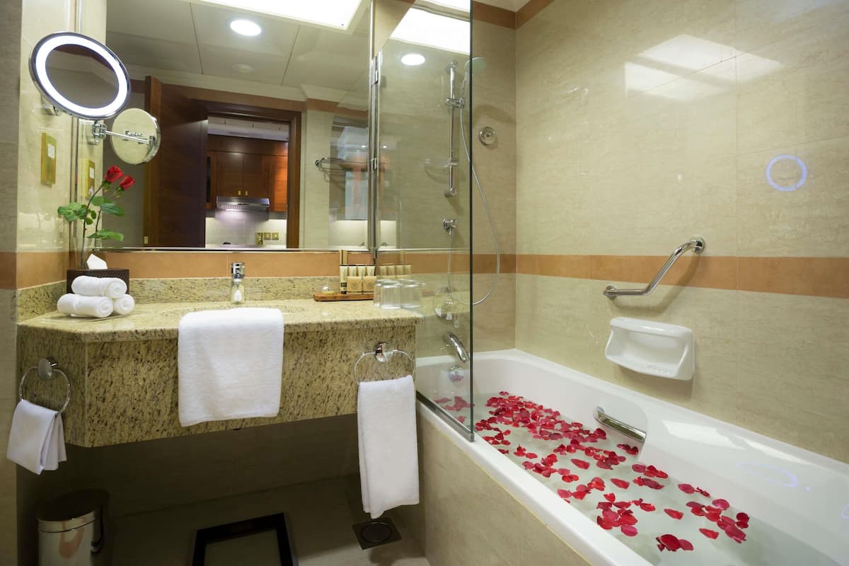 2 bedrooms, in-room safe, desk, soundproofing