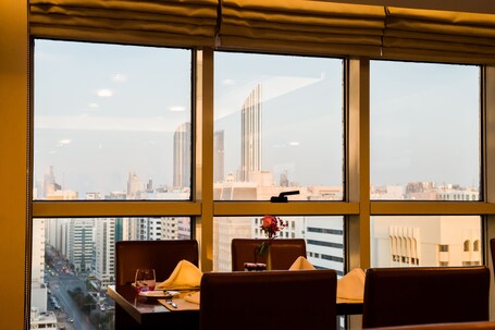 Majlis Grand Mercure Residence Abu Dhabi - Image 23