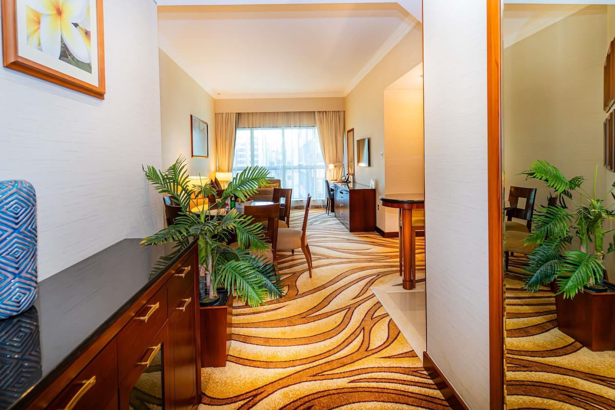 Suite, 2 Bedrooms | 2 bedrooms, in-room safe, desk, soundproofing