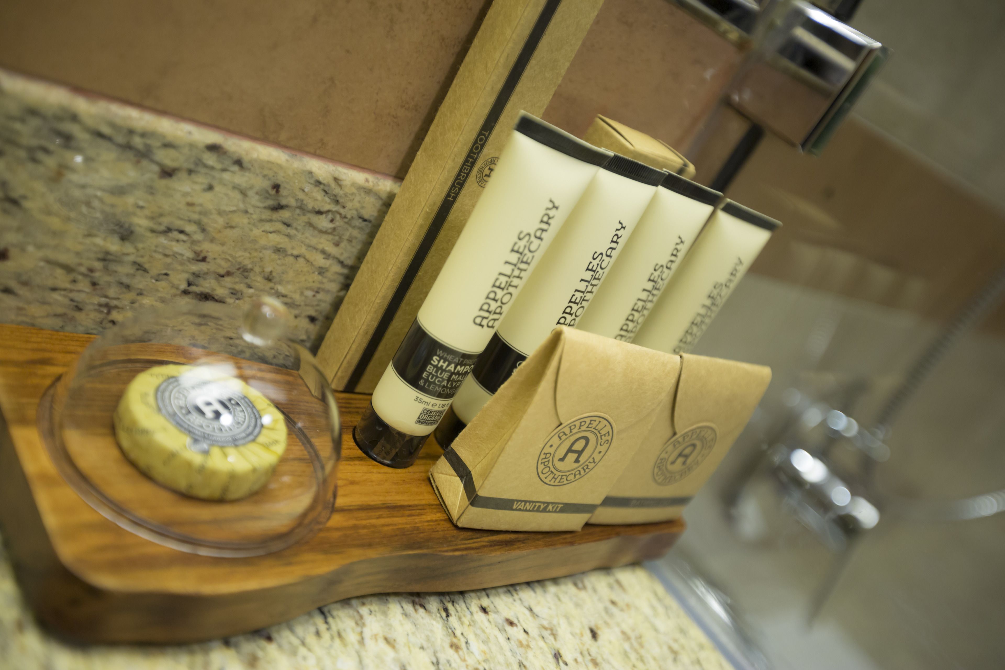 combined shower/bathtub, eco-friendly toiletries, towels