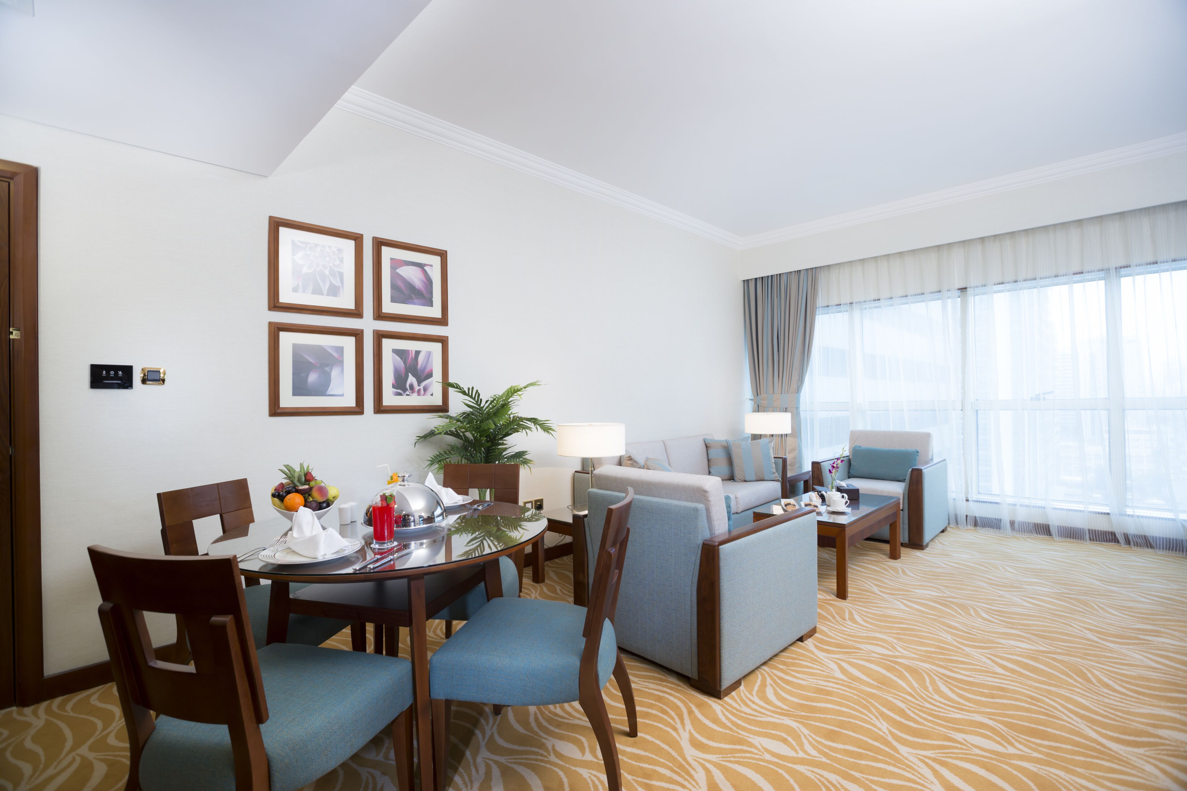 suite, 1 bedroom | living area | tv