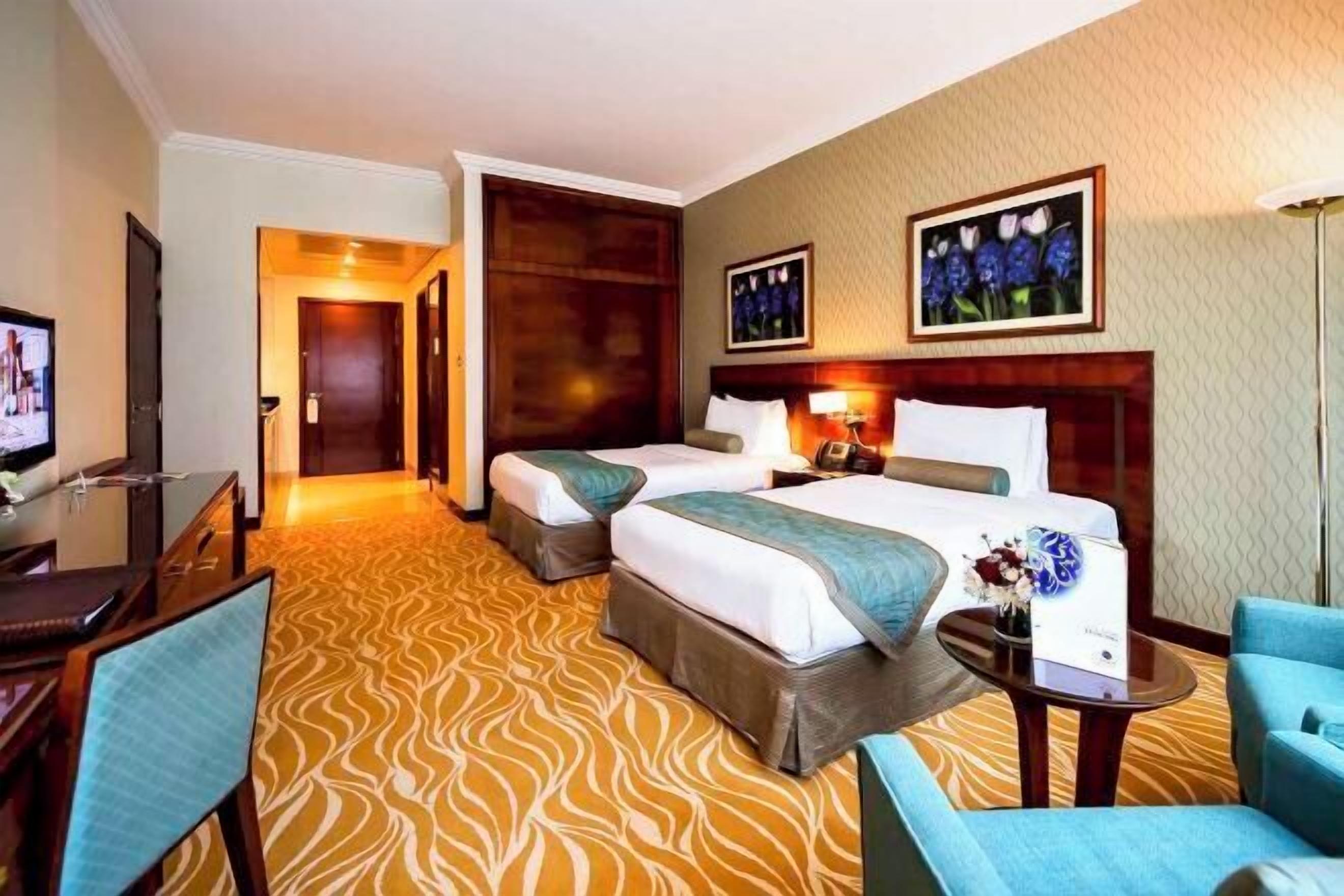 Caja de seguridad en la habitación, escritorio y insonorización 