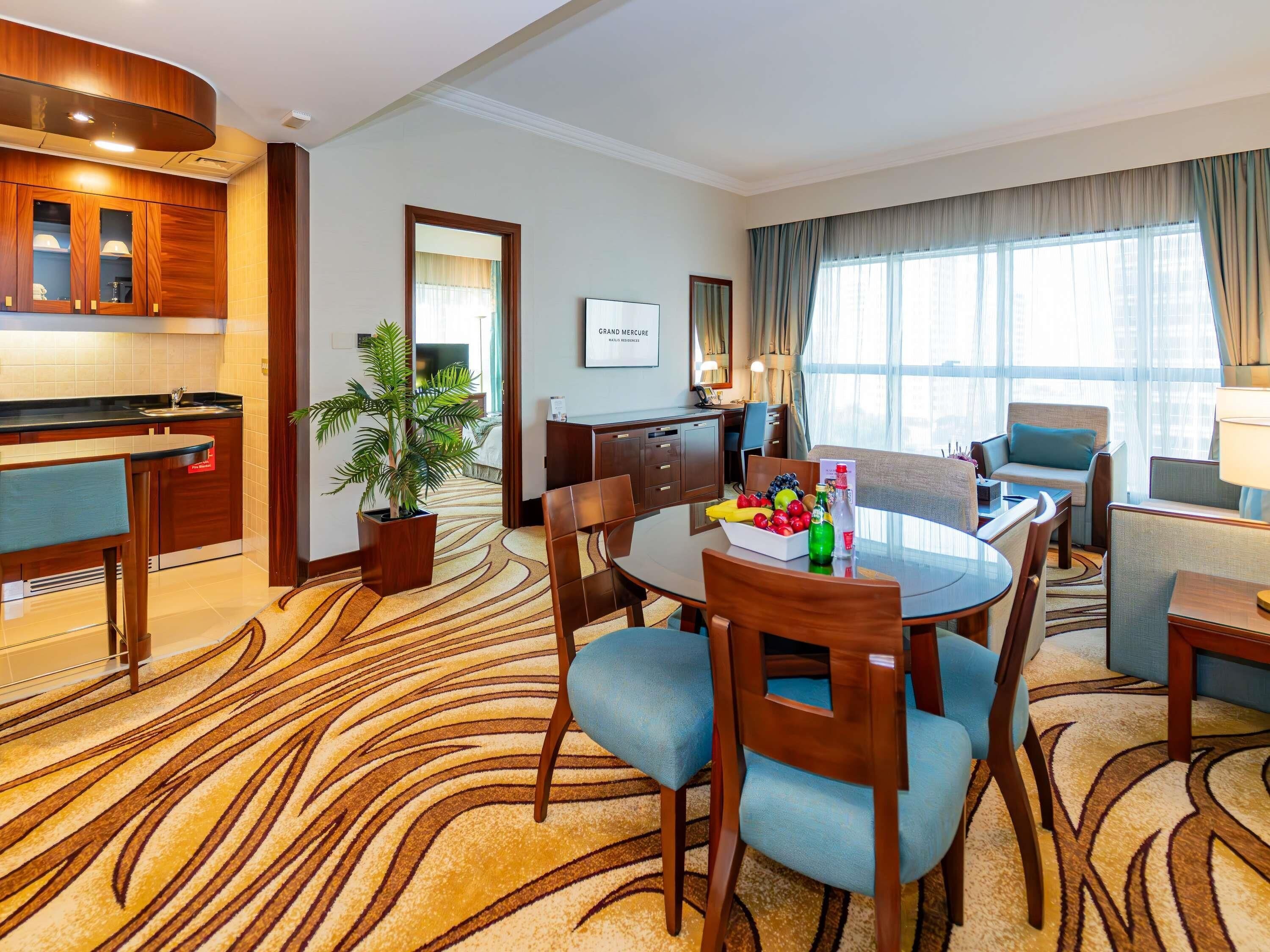 Suite, 1 habitación | Caja fuerte, escritorio, sistema de insonorización