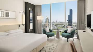 Familiekamer, Meerdere bedden, niet-roken | 1 slaapkamer, een minibar, een kluis op de kamer, een bureau