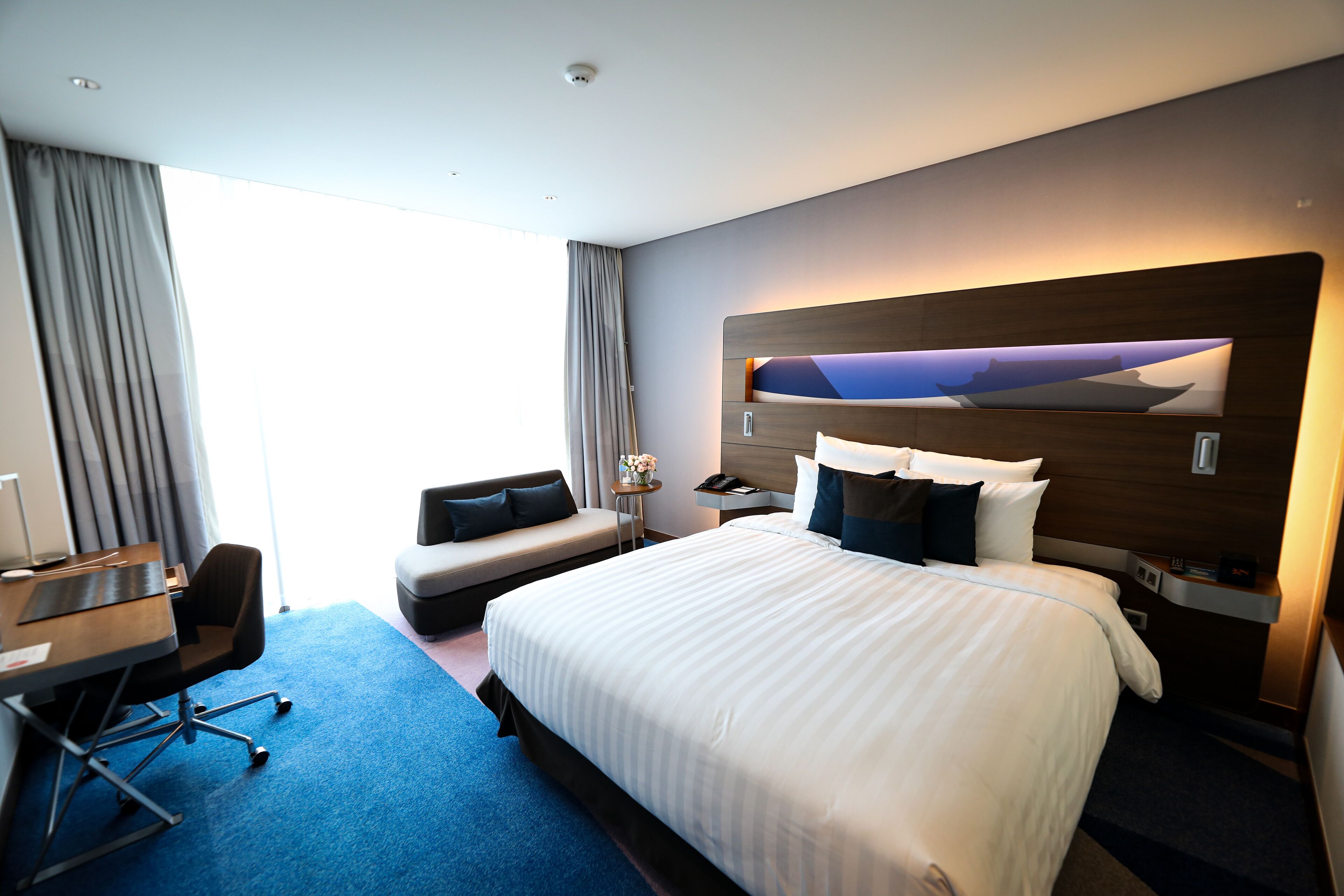 行政客房, 1 张特大床 | 羽绒被、迷你吧、客房内保险箱、办公桌