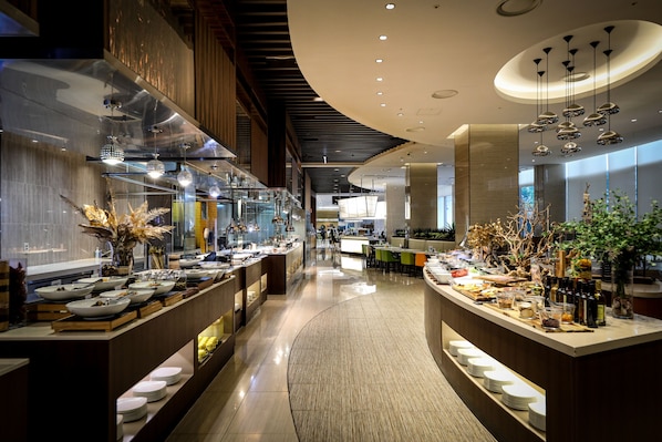 Breakfast, lunch and dinner served