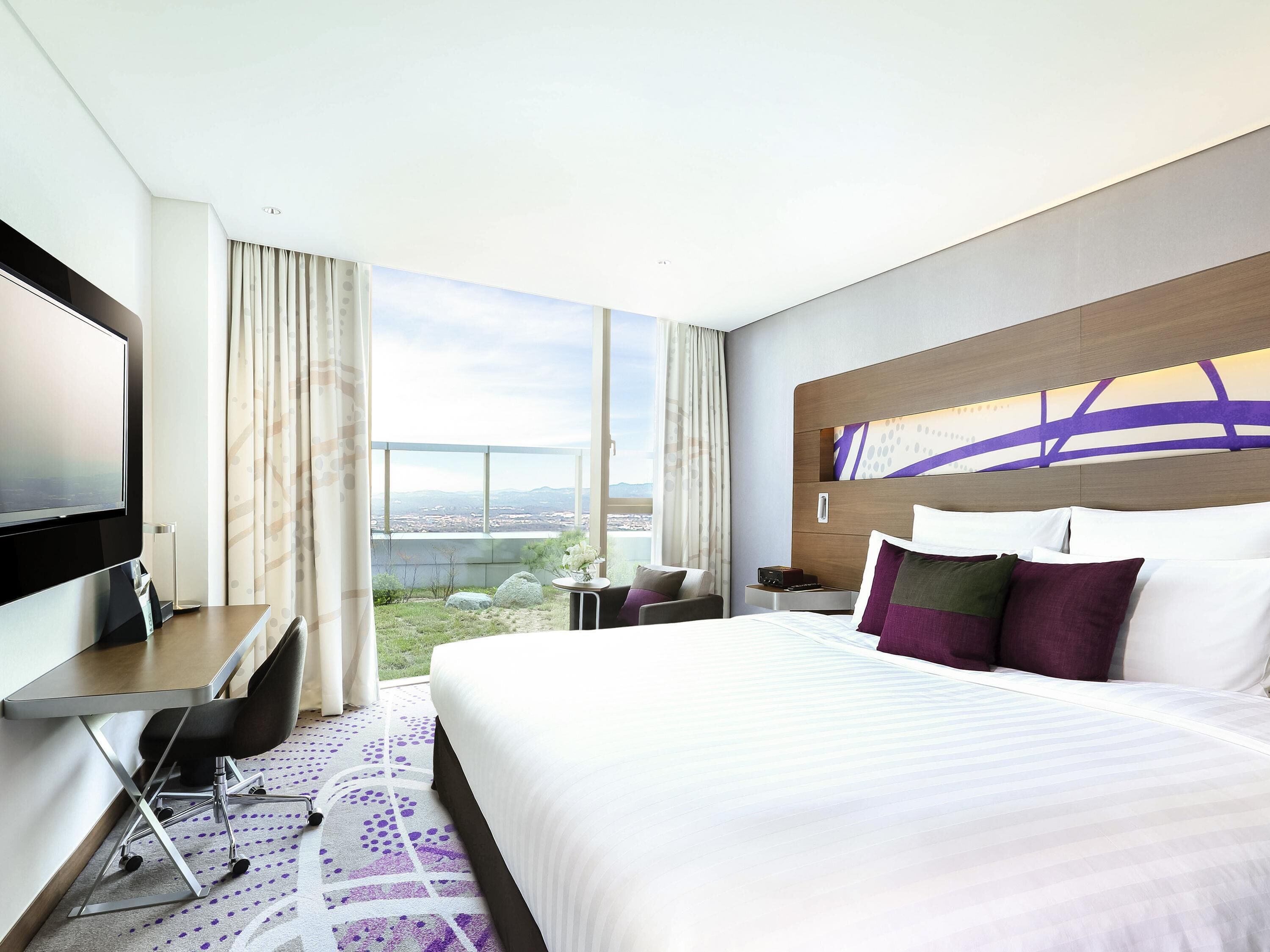 Down comforters, minibar, in-room safe, desk