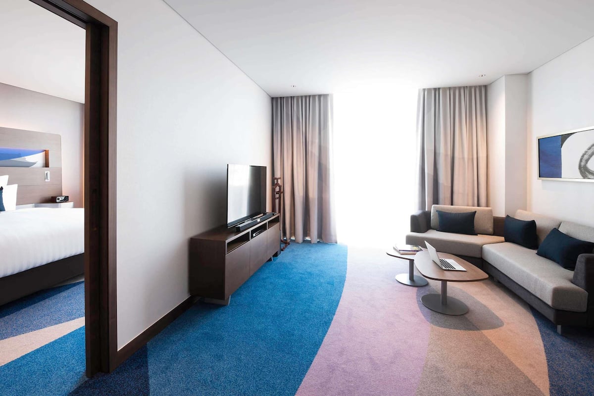 Executive Suite, 1 King Bed | Down comforters, minibar, in-room safe, desk