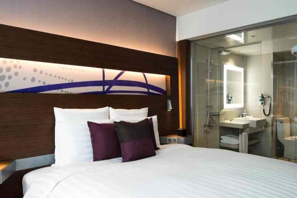 Superior Room, 1 King Bed | 1 bedroom, down comforters, minibar, in-room safe