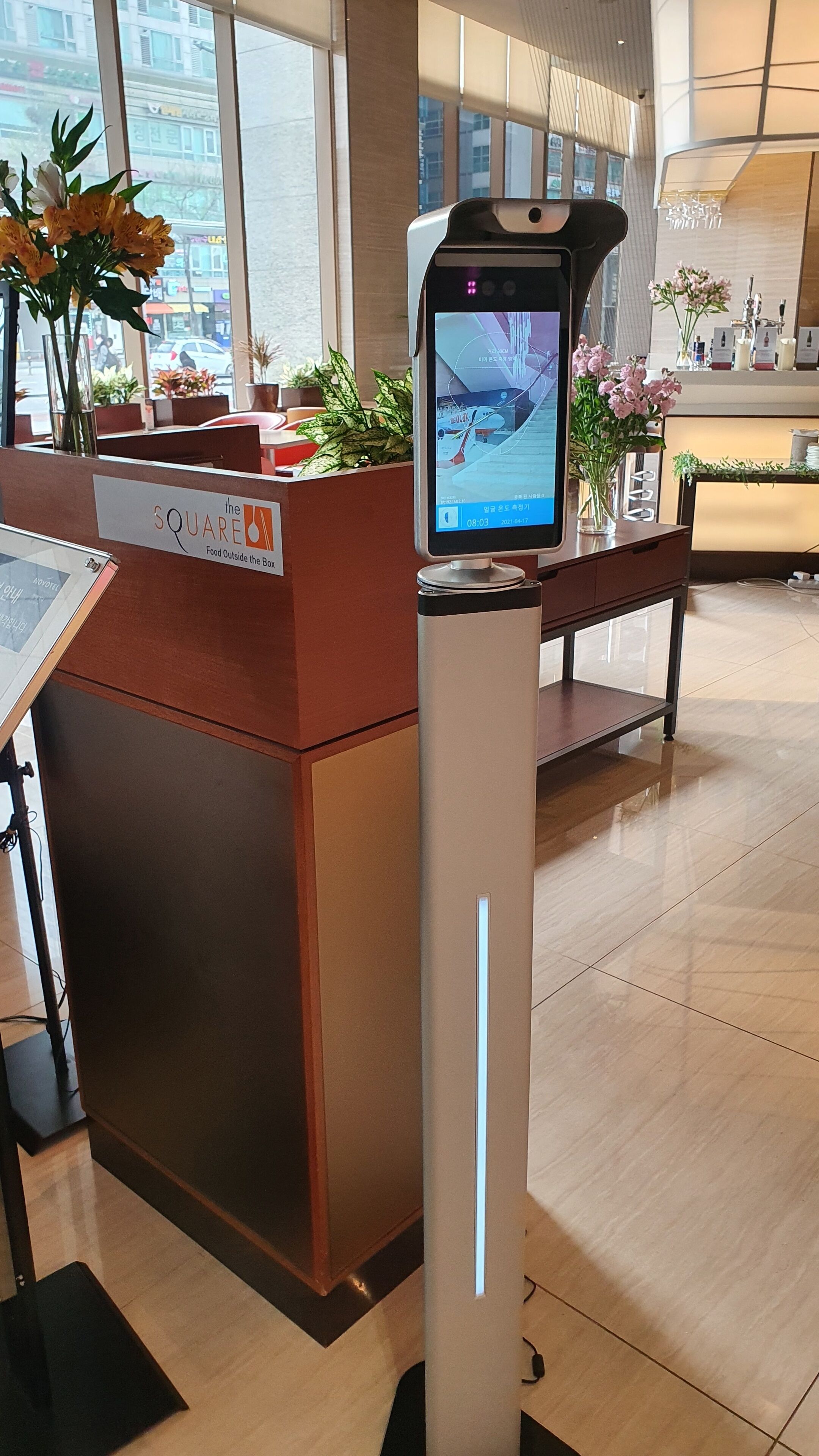 breakfast, lunch and dinner served