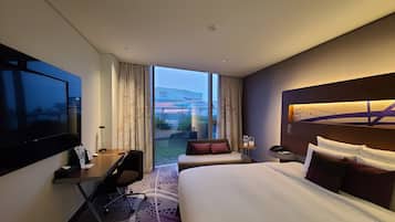 Deluxe Room, 1 King Bed, Garden View | Down comforters, minibar, in-room safe, desk