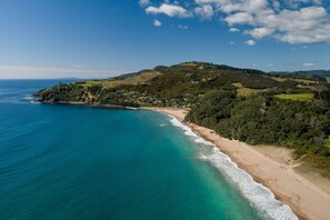 Beach nearby, white sand - Hot Water Beach TOP 10 Holiday Park (Hot Water Beach)