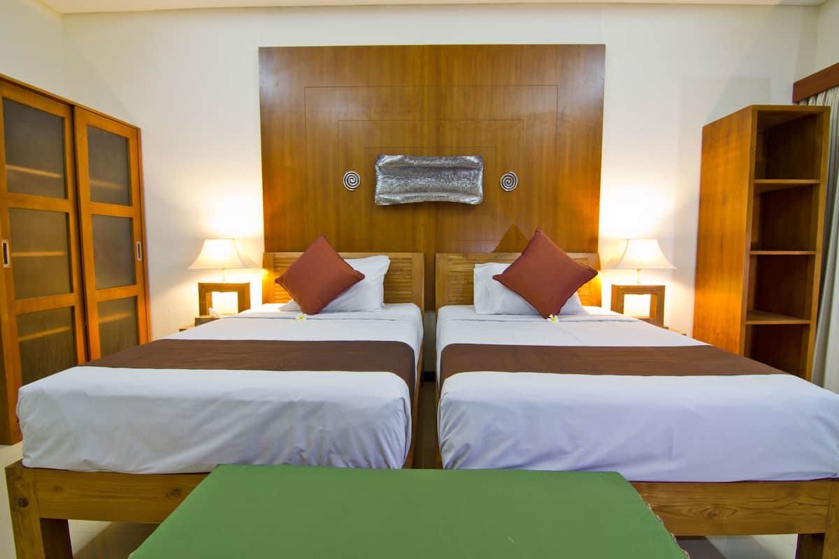 Kamar Twin Deluks, 2 kamar tidur, kolam renang pribadi, pemandangan kolam renang | 2 kamar tidur, seprai premium, brankas, dan meja kerja