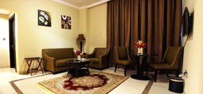 Flat-screen TV, DVD player - Paragon Hotel Apartments (Abu Dhabi)