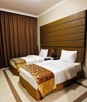 Minibar, in-room safe, desk, soundproofing - Paragon Hotel Apartments (Abu Dhabi)