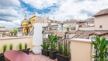 Suite Panoramique, vue ville | Terrasse/Patio