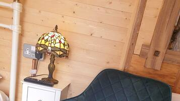 Signature Room, Ensuite, Courtyard View (1850s Railway Carriage ) | Interior