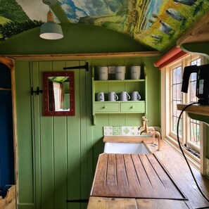 Interior - Stonehenge Inn (Salisbury)