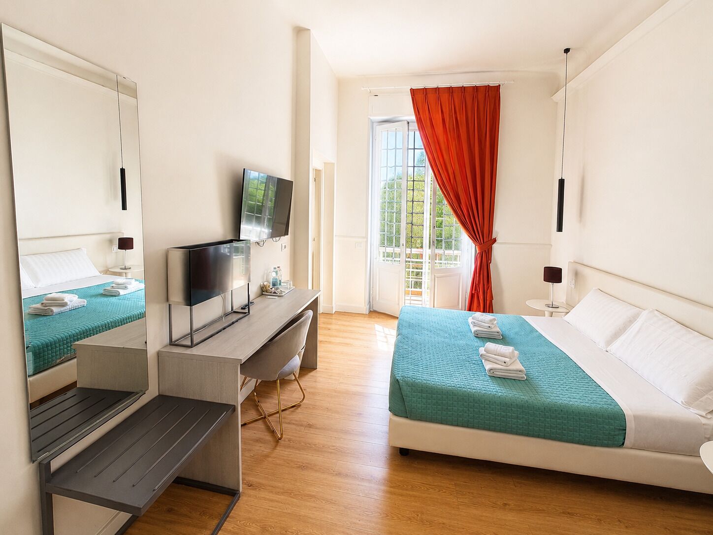 Chambre Double | Literie de qualité supérieure, coffres-forts dans les chambres, bureau