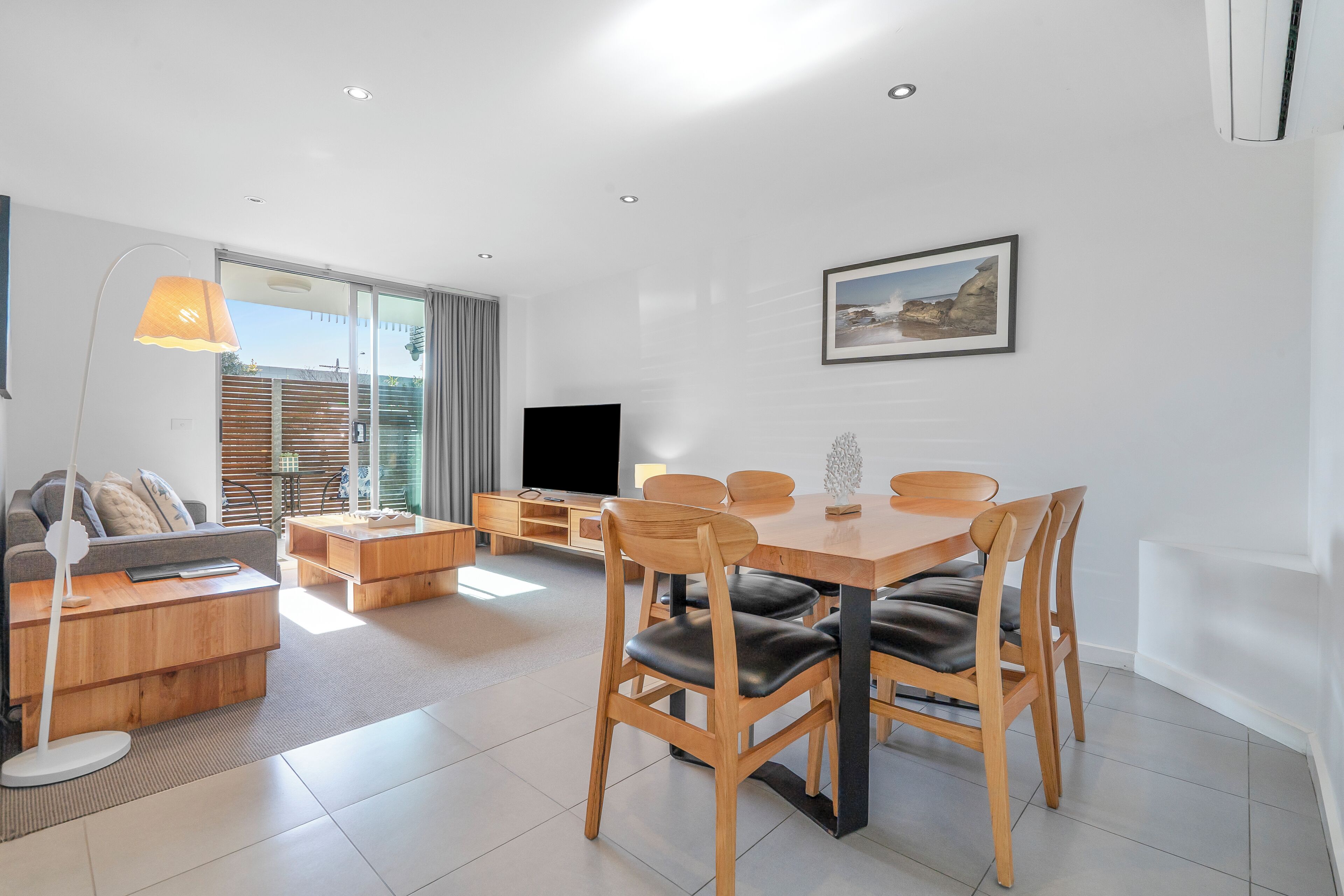 Apartment, 2 Schlafzimmer, Erdgeschoss | Essbereich im Zimmer