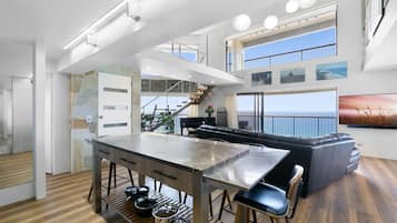 Cobertura, 4 quartos, vista para o oceano | Cozinha privada | Geladeira, micro-ondas, fogão, cooktop