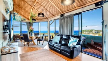 Panoramic Loft | Living area | 1-cm flat-screen TV with cable channels, TV, DVD player