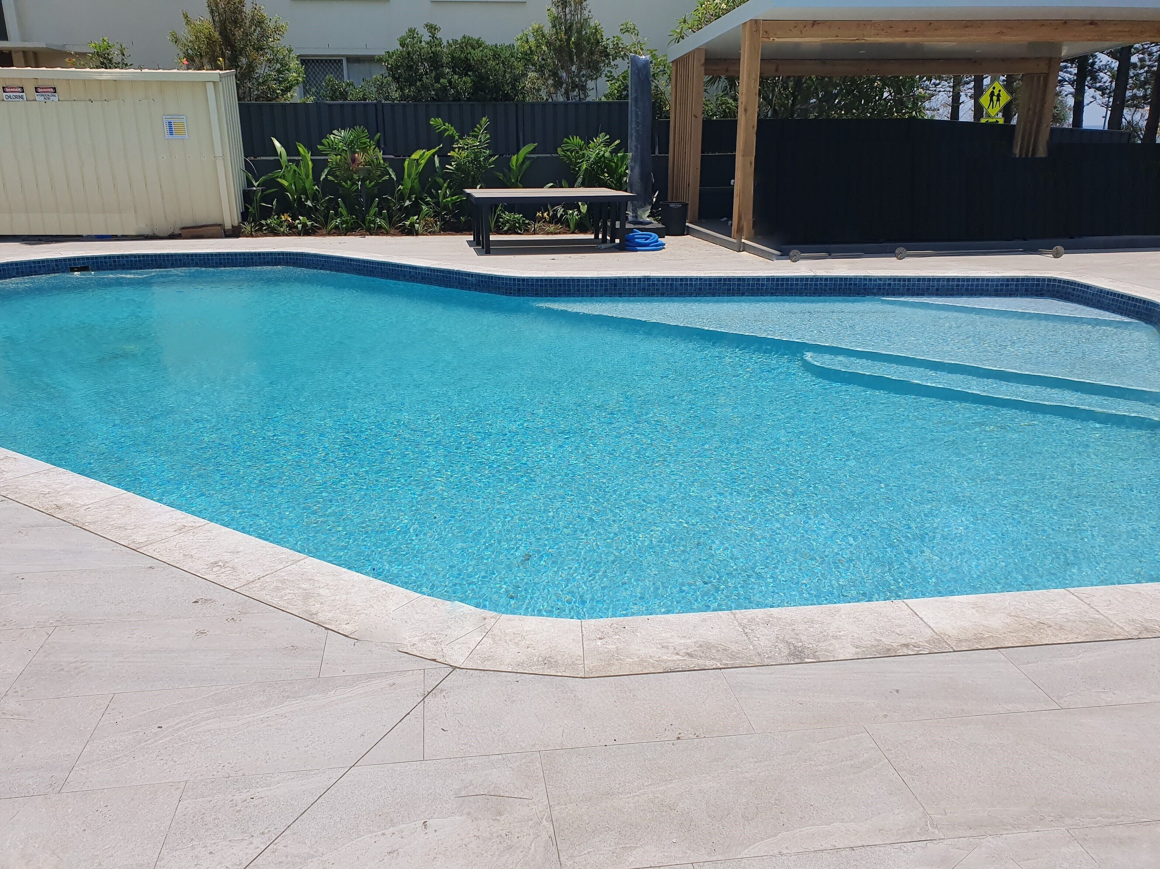 Burleigh Esplanade Apartments — image 3