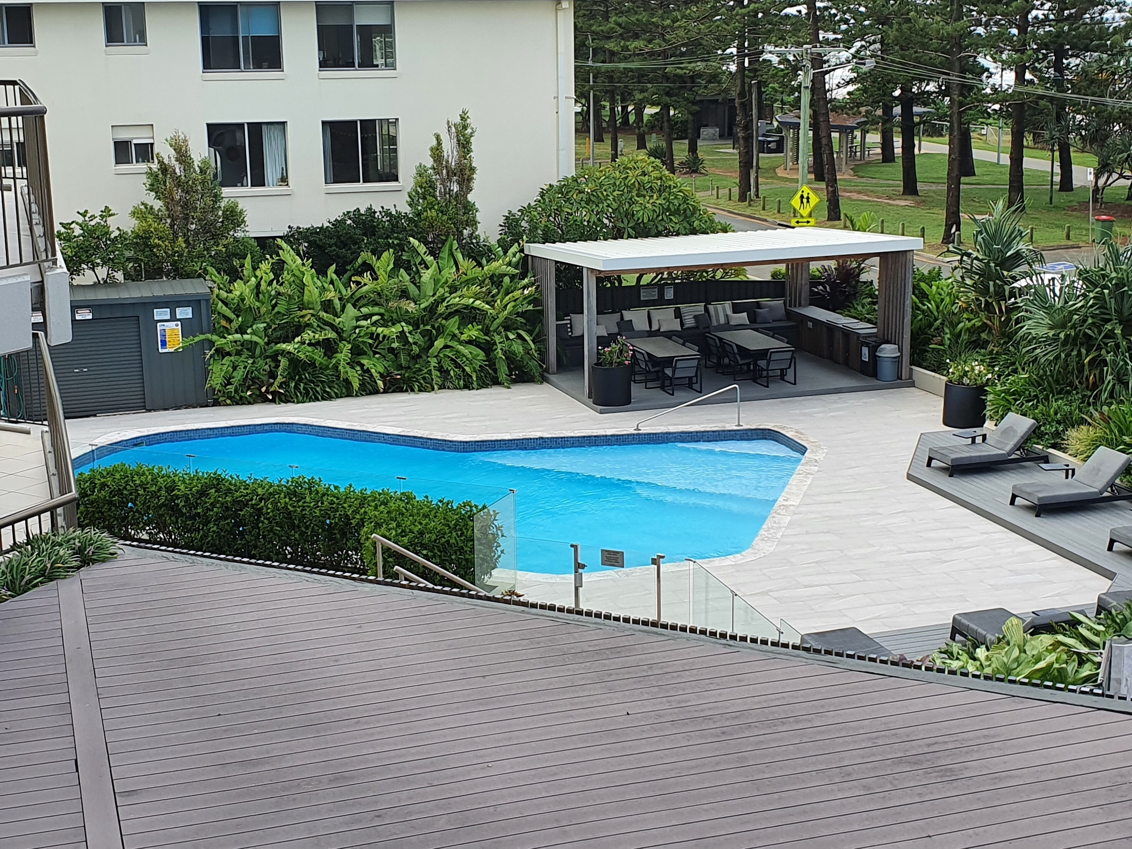 Burleigh Esplanade Apartments — image 4