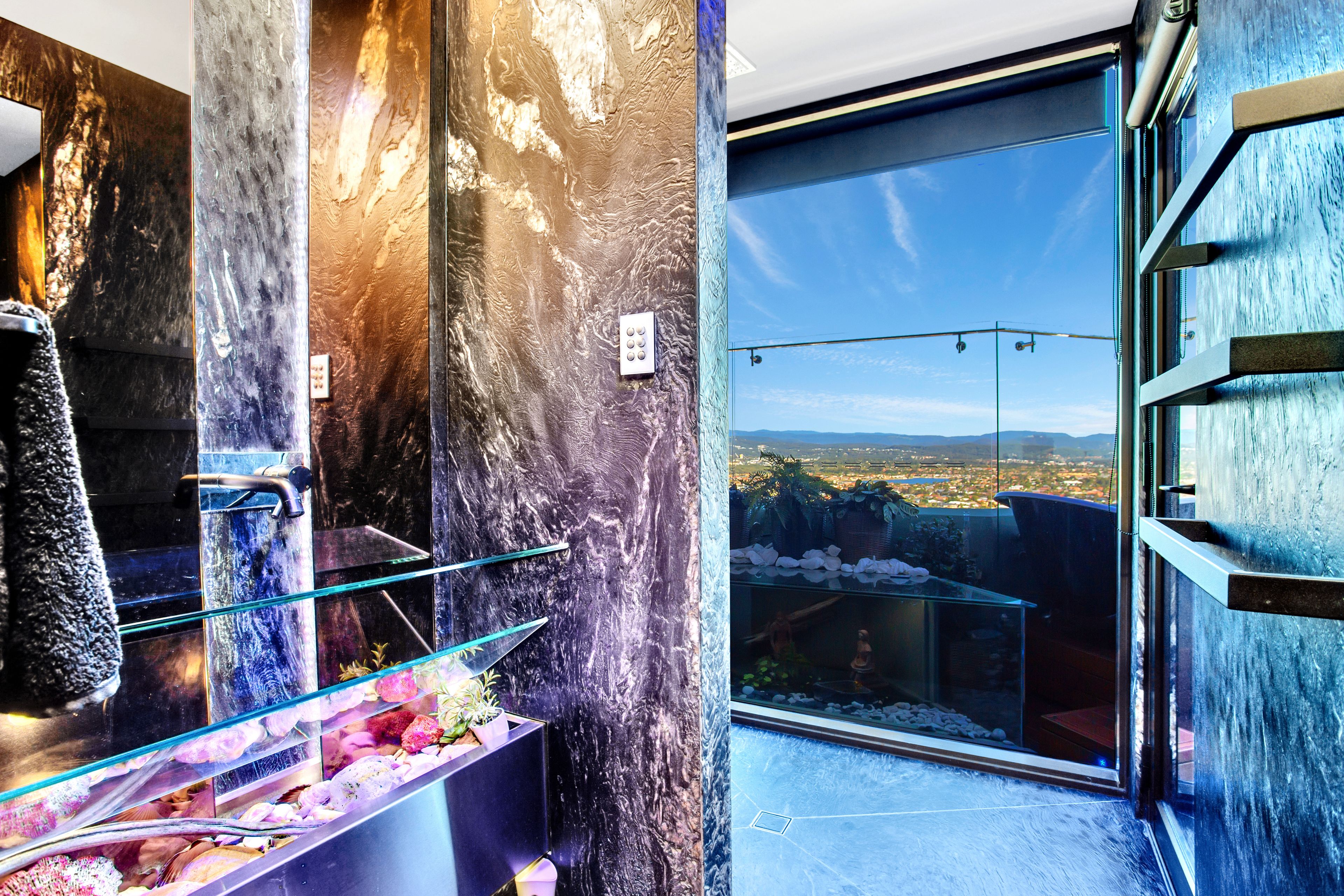 Burleigh Esplanade Apartments — image 10