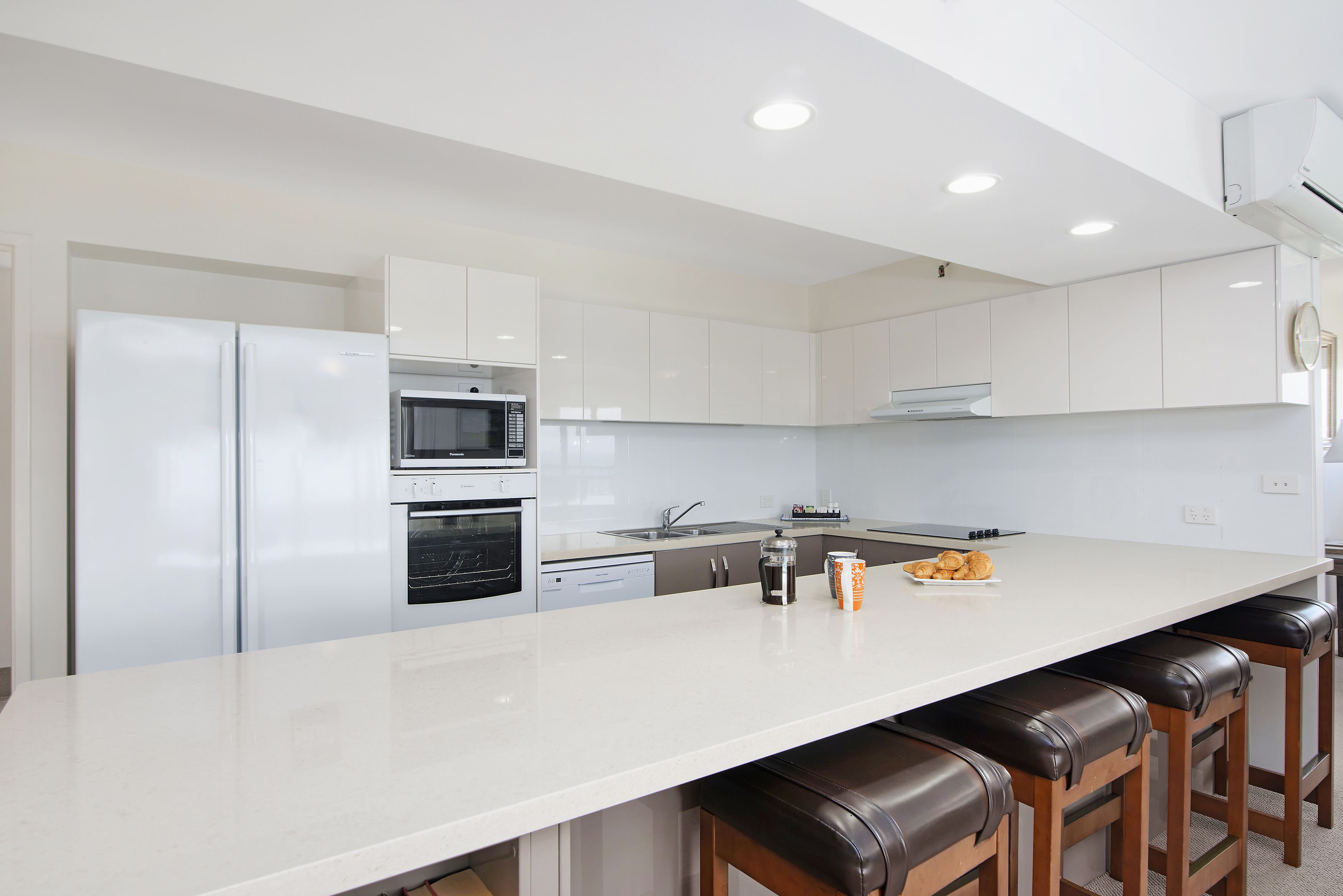 Burleigh Esplanade Apartments — image 8