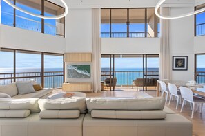 1-cm flat-screen TV with cable channels, TV, DVD player - Burleigh Esplanade Apartments (Burleigh Heads)