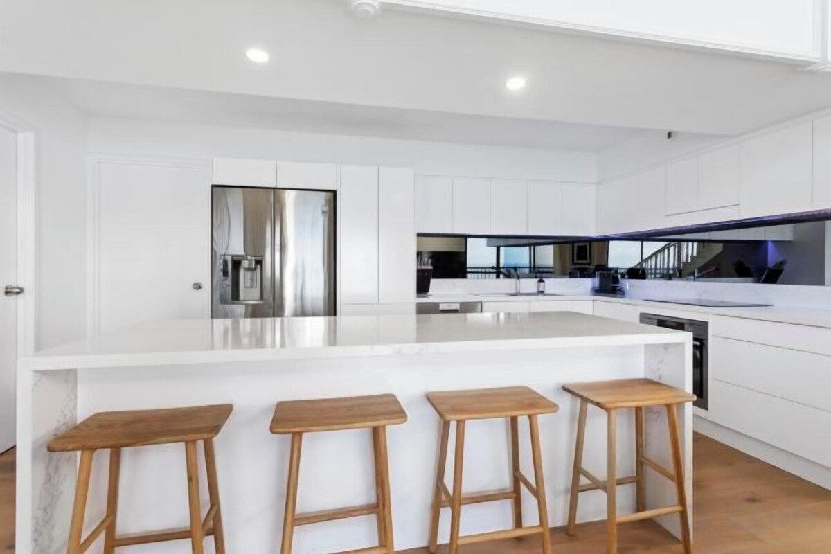 Private kitchen | Coffee/tea maker, fridge, microwave, oven